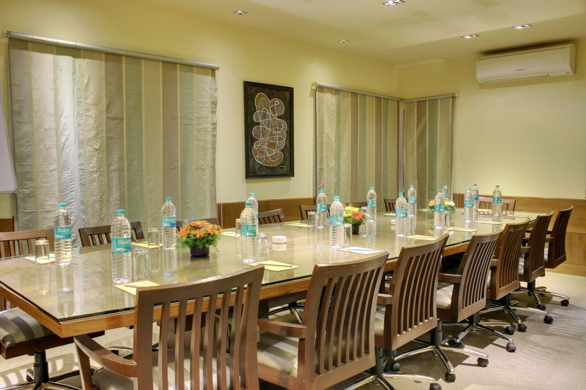 Justa Indiranagar Aparthotel Бангалор Екстериор снимка